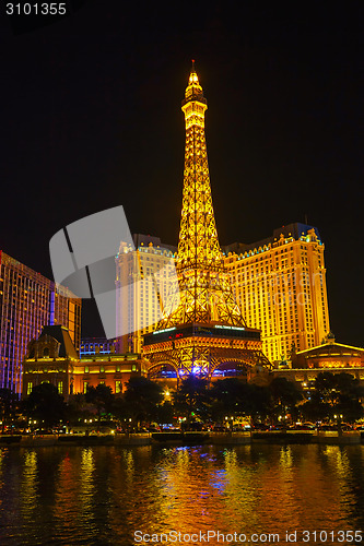 Image of Las Vegas boulevard in the night