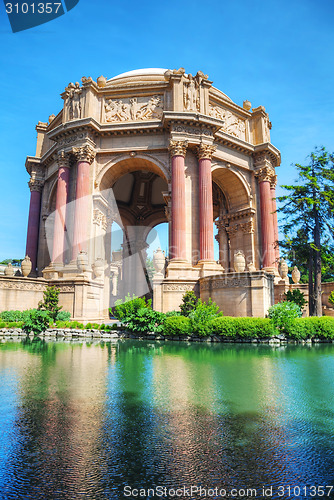 Image of The Palace of Fine Arts in San Francisco