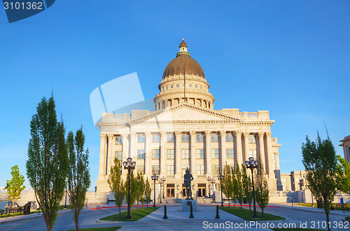 Image of Utah state capitol building in Salt Lake City