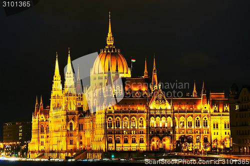 Image of Parliament building in Budapest, Hungary