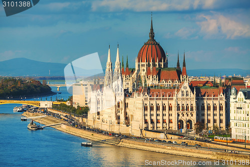 Image of Parliament building in Budapest, Hungary