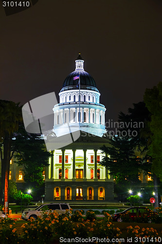 Image of California state capitol building in Sacramento