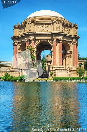 Image of The Palace of Fine Arts in San Francisco