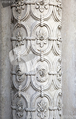 Image of Old column