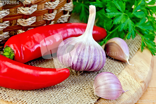 Image of Garlic with spicy red pepper on board