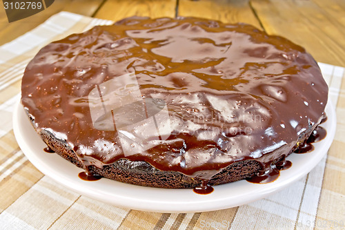 Image of Pie chocolate with icing and napkin on board