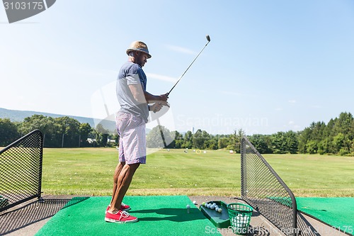 Image of Golfer Teeing Up