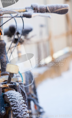 Image of bike in the snow