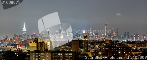 Image of Manhattan skyline at night