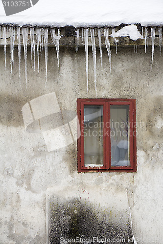 Image of Icicles hangingon the roof