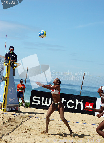 Image of Cuban players compete in the quarter finals of the Swatch-FIVB W