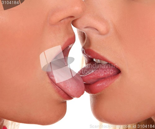 Image of pair women mouths 