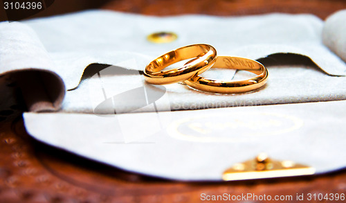 Image of Gold wedding rings