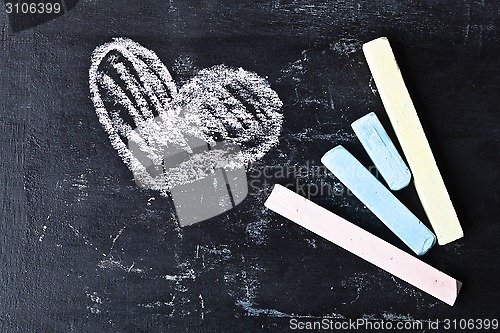 Image of blackboard, chalk and heart