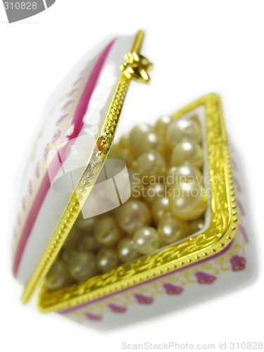 Image of Box with pearl