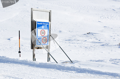 Image of Speed limit at the border crossing of Austria