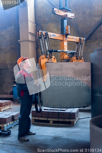Image of Worker moves prepared unit to warehouse