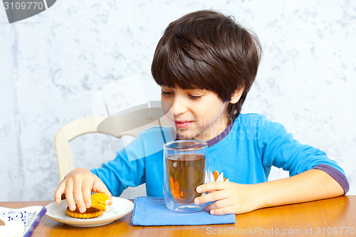 Image of child drinks morning beverage