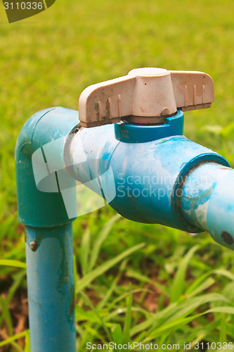 Image of old and rusty faucet 