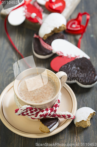 Image of Gingerbread heart and a cup of cocoa.