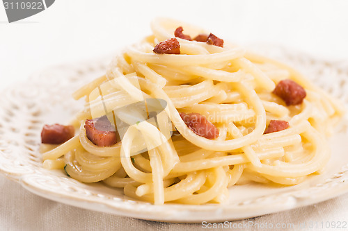 Image of Spaghetti carbonara, a typical italian dish 