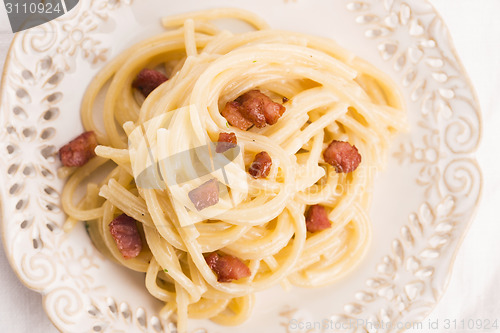 Image of Spaghetti carbonara, a typical italian dish 