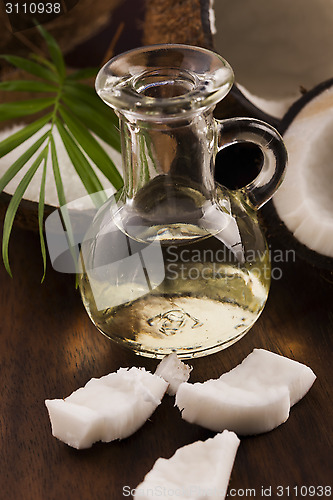 Image of Coconut oil for alternative therapy 