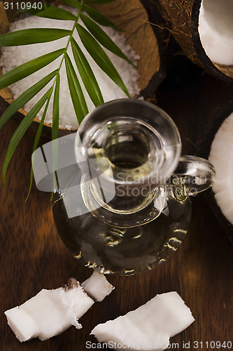 Image of Coconut oil for alternative therapy 