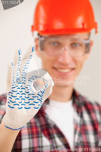 Image of master making a perfect gesture with his gloved hand