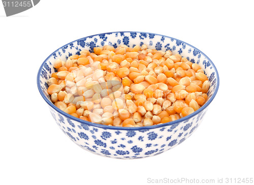 Image of Popcorn maize in a blue and white china bowl