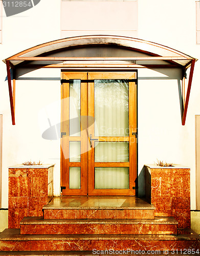 Image of Door of an institute