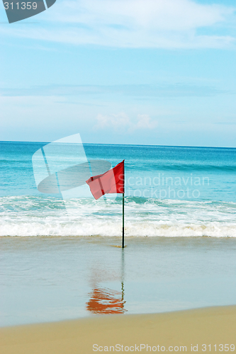 Image of Red flag at the beach.