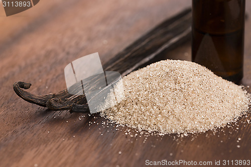 Image of vanilla sugar and vanilla beans