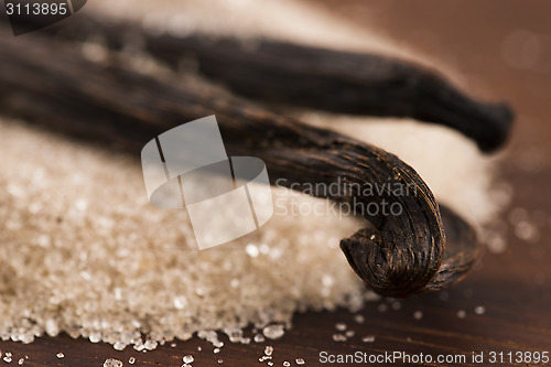 Image of vanilla sugar and vanilla beans