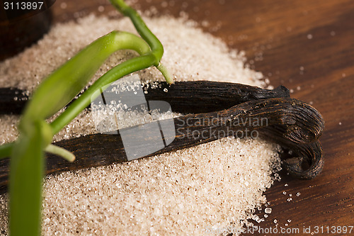 Image of vanilla sugar and vanilla beans