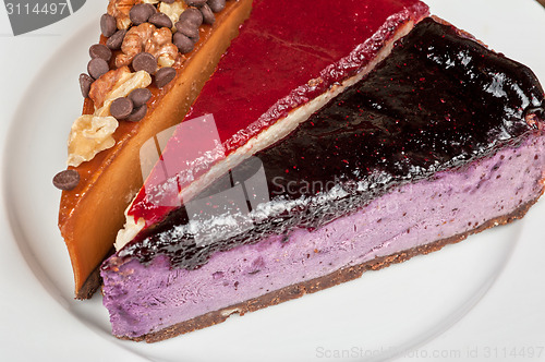 Image of cheesecake with chocolate and nuts