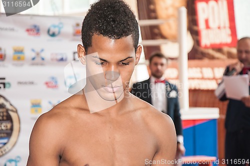 Image of Demonstration weighing boxers