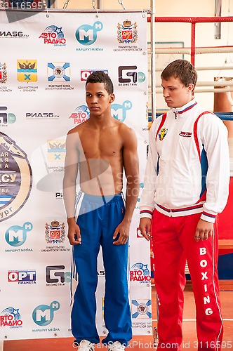 Image of Demonstration weighing boxers