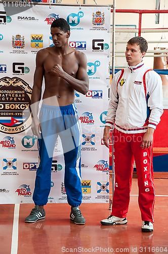 Image of Demonstration weighing boxers