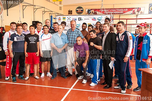 Image of Demonstration weighing boxers