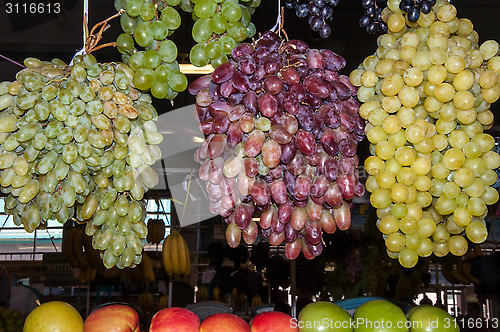 Image of Selling grapes on the market