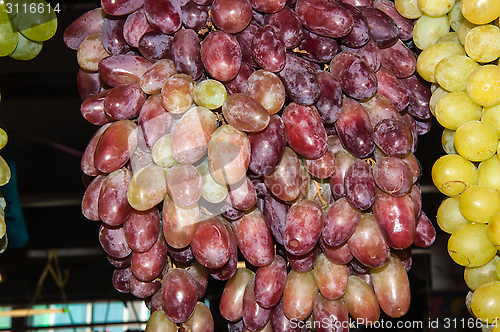 Image of Selling grapes on the market