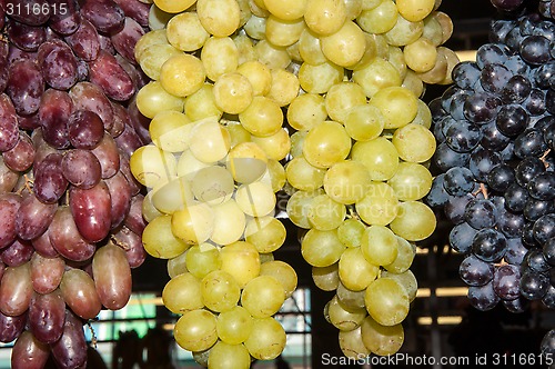 Image of Selling grapes on the market