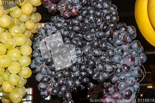 Image of Selling grapes on the market