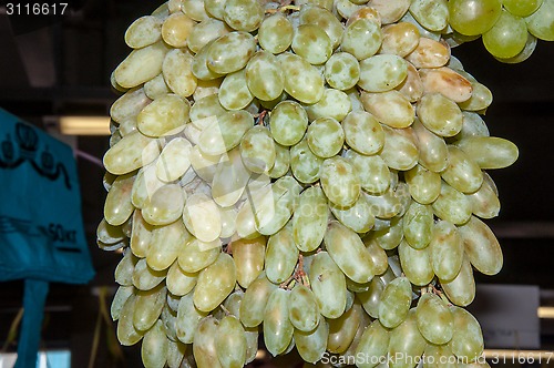Image of Selling grapes on the market
