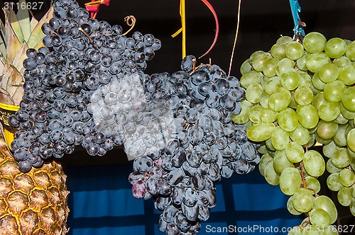 Image of Selling grapes on the market