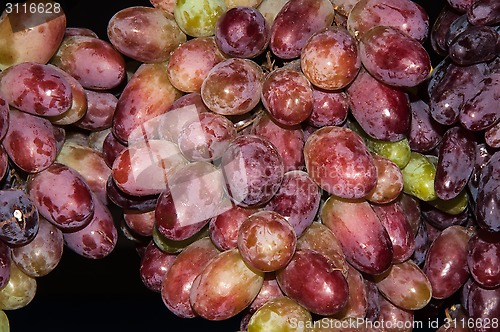 Image of Selling grapes on the market