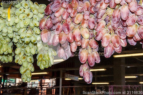 Image of Selling grapes on the market