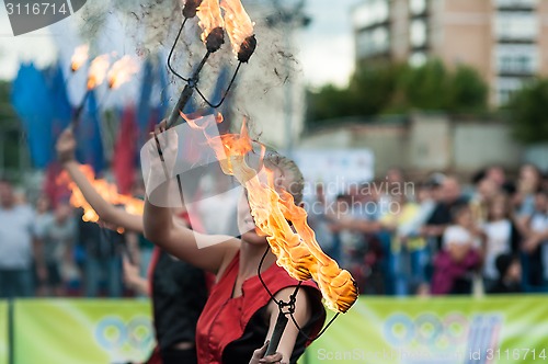 Image of The girls performed a dance with burning torches