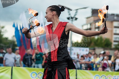 Image of The girls performed a dance with burning torches